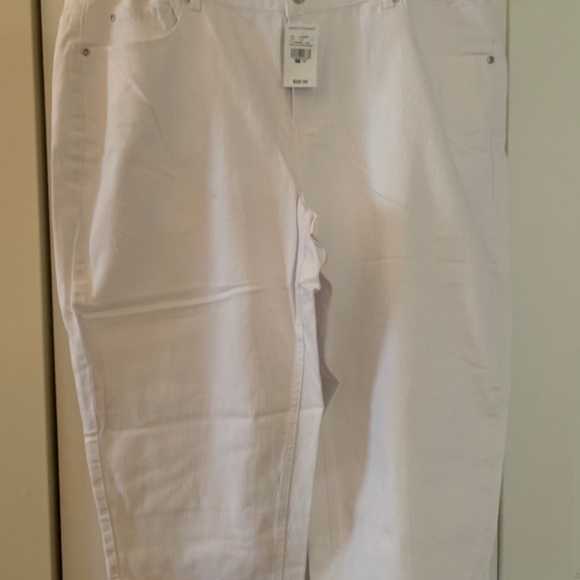 Plus Size Jeans - Picture 1 of 3